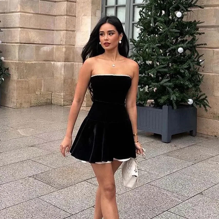 Schwarzes Weihnachtskleid 1